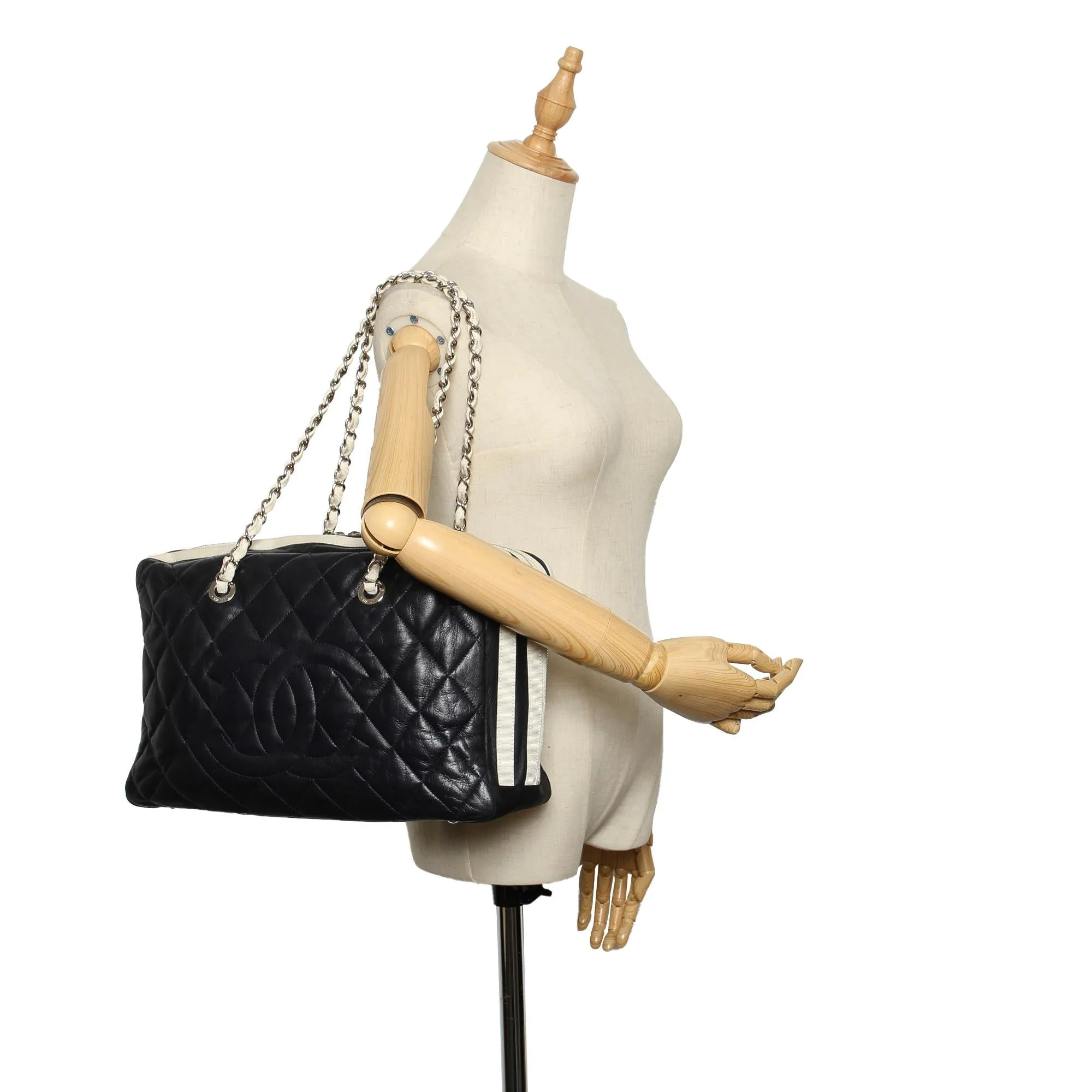 Chanel CC Timeless Shoulder Bag (SHG-25168)