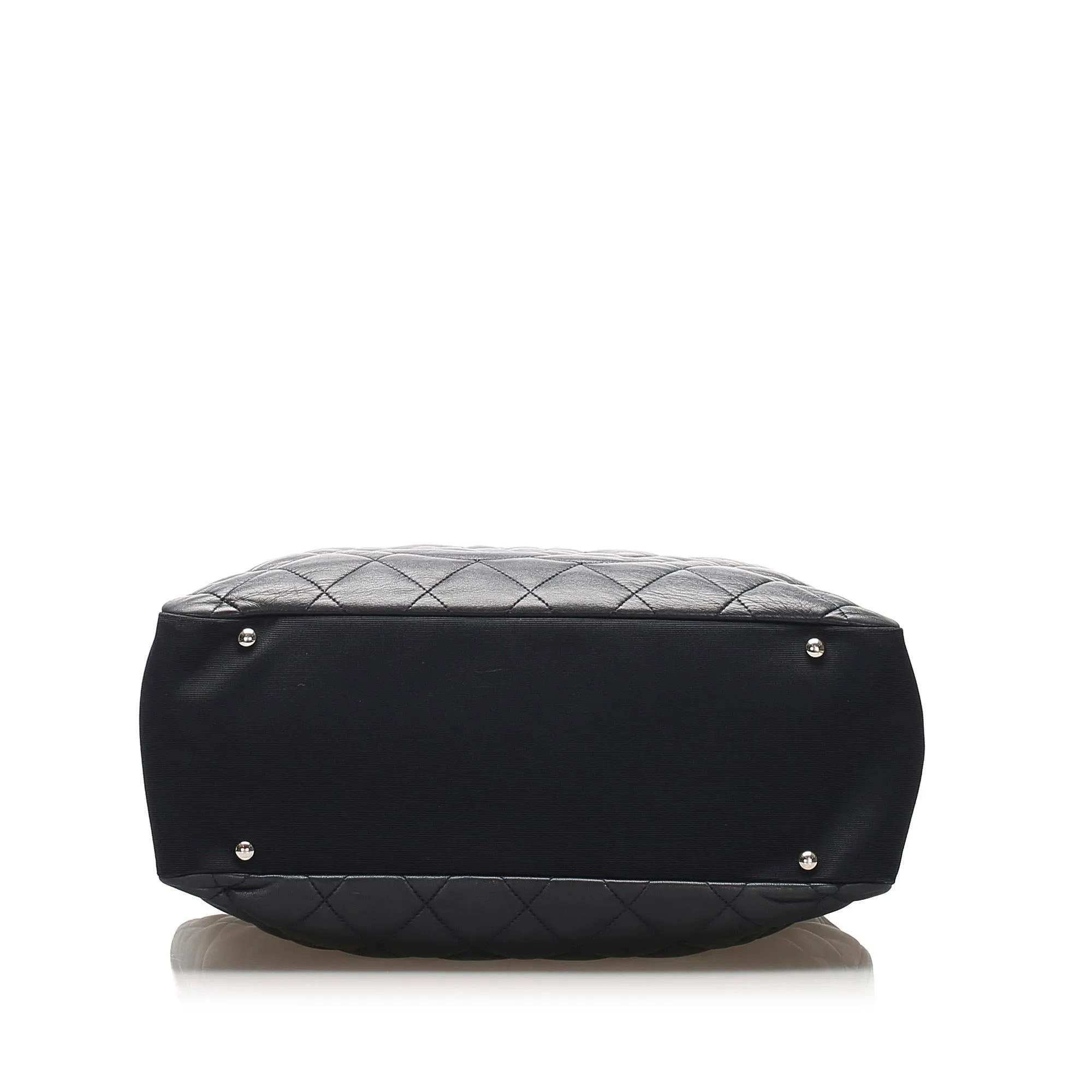 Chanel CC Timeless Shoulder Bag (SHG-25168)